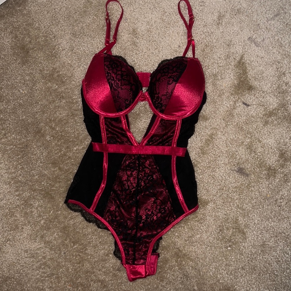 Medium lingerie piece